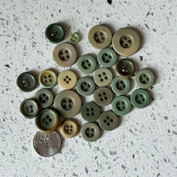 90s - Y2K Vintage Buttons Lot Green 26 Pcs Round 4 Hole DIY Art Crafting Sewing - Picture 6 of 7